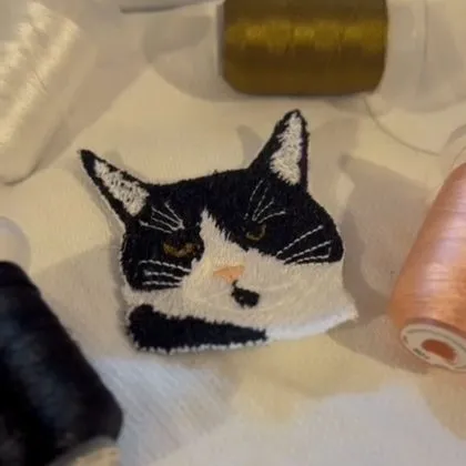 Parche de mascota borda a color