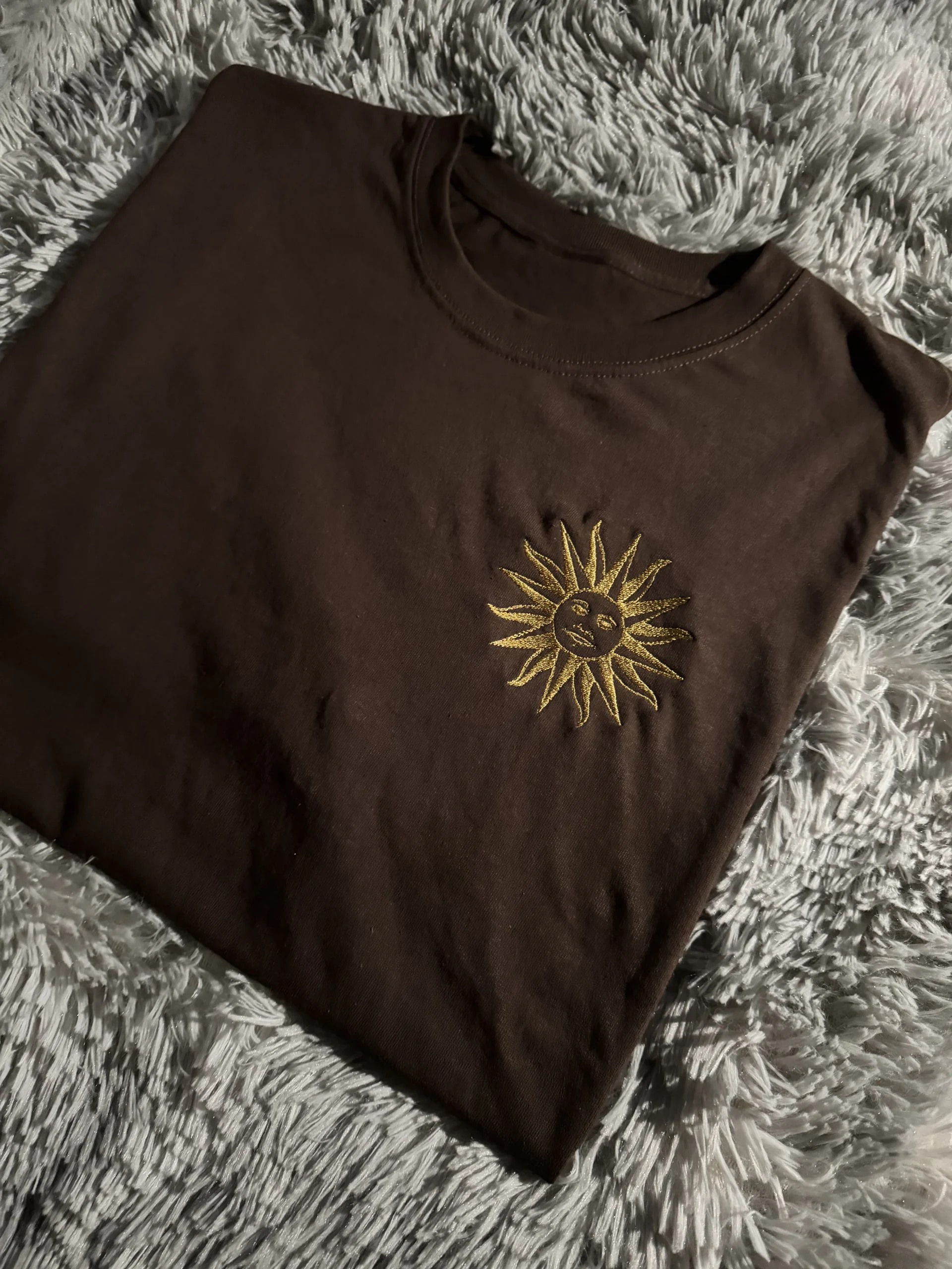 Prenda bordada con Sol de Mayo - Imagen 4