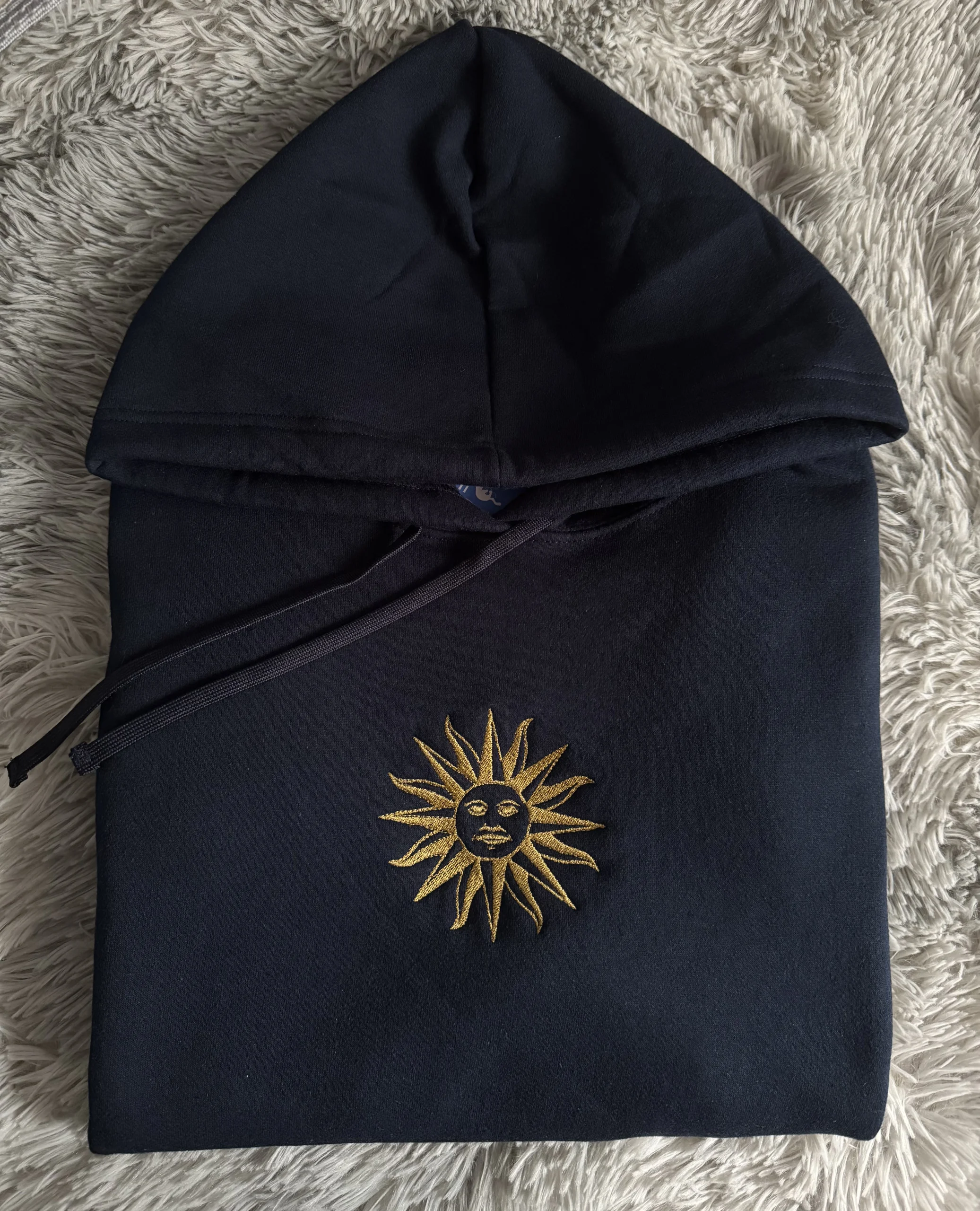 Prenda bordada con Sol de Mayo - Imagen 2