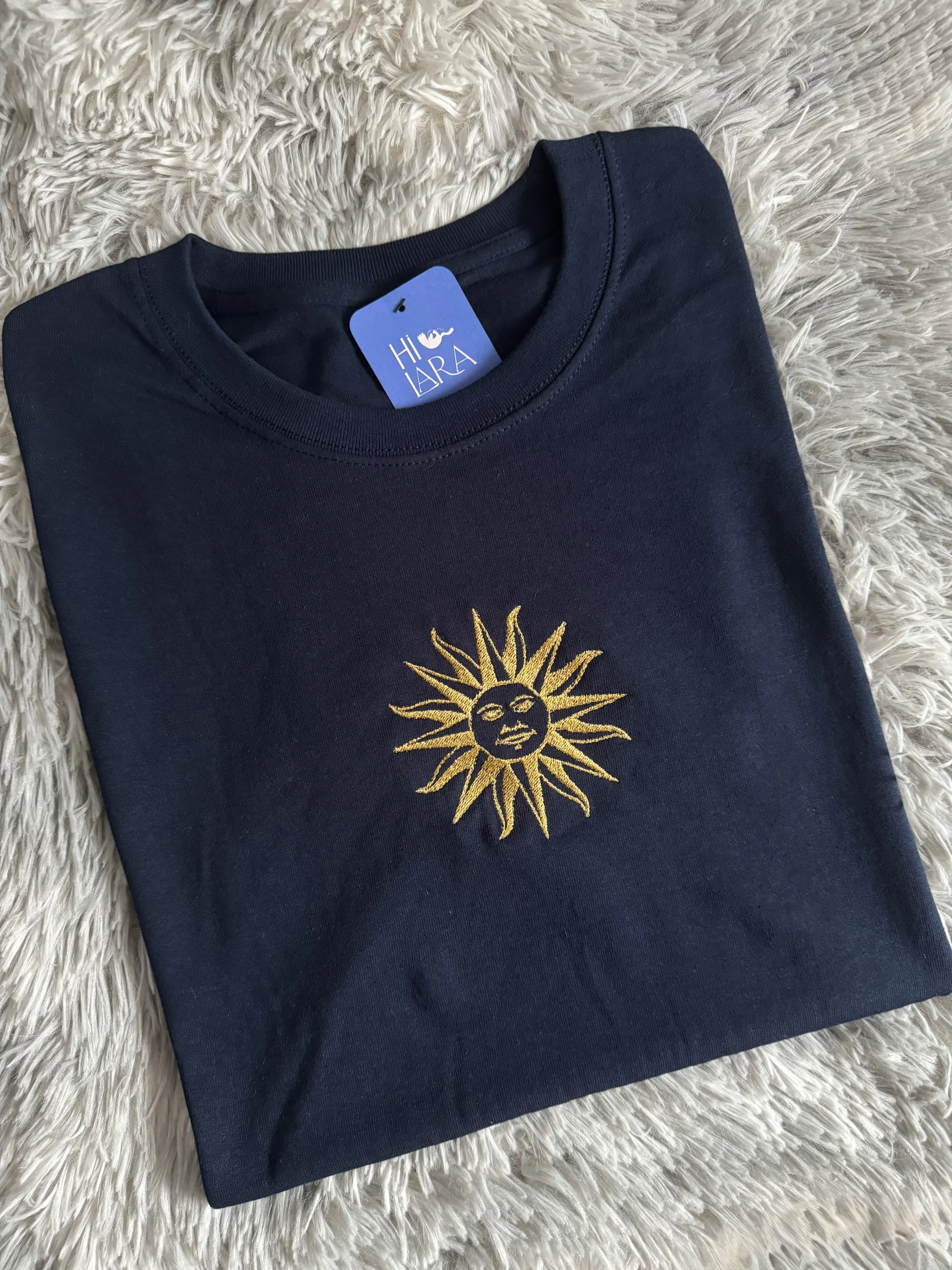 Prenda bordada con Sol de Mayo - Imagen 4