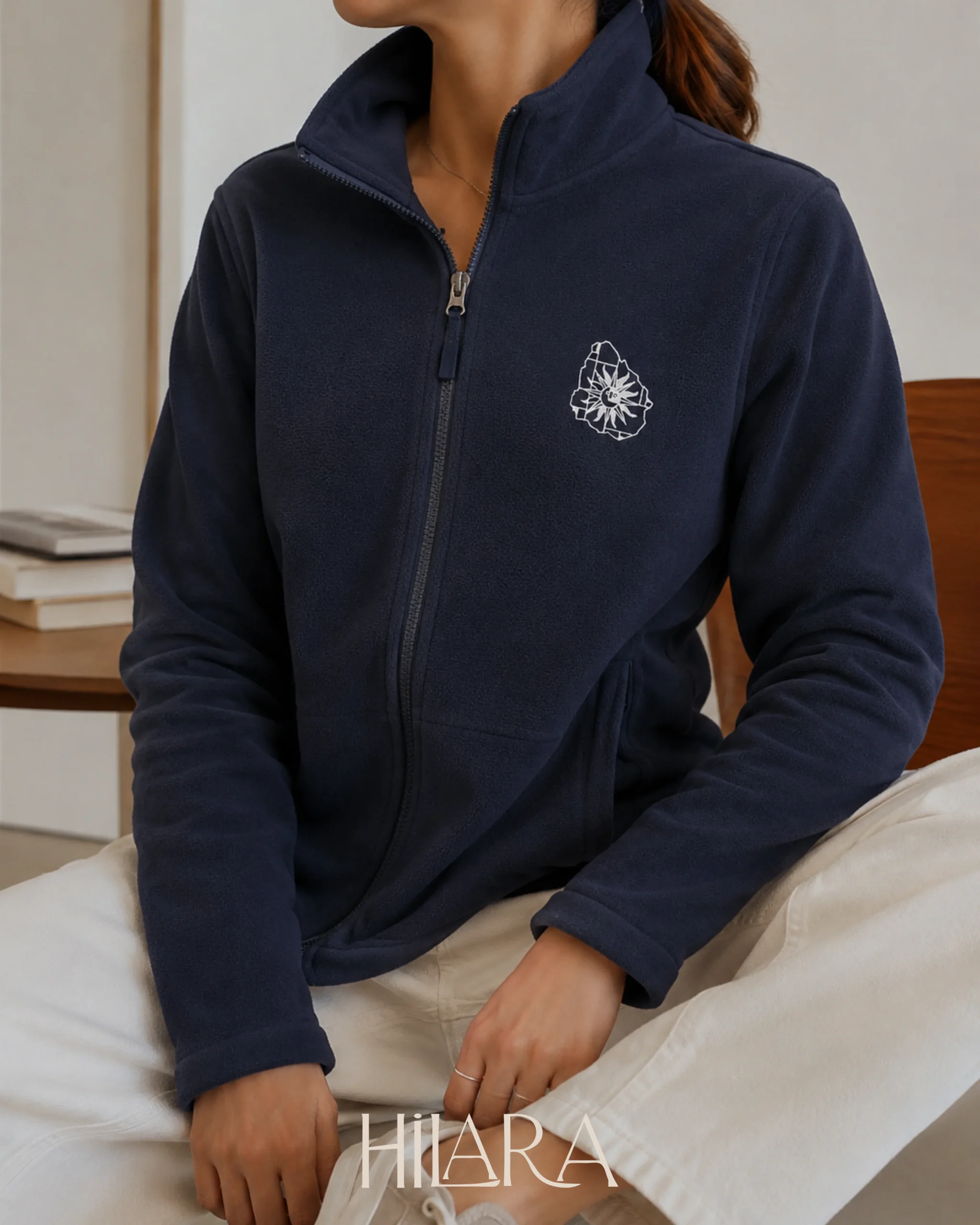 Campera micropolar bordada